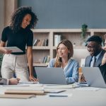 Interne Kommunikation: Klingt langweilig - bis sie funktioniert und Ihr HR-Team entlastet aushangpflichtige gesetze 2 Interne Kommunikation: Klingt langweilig - bis sie funktioniert und Ihr HR-Team entlastet - Mitarbeiter-Benefits spielen eine zentrale Rolle, wenn es um Mitarbeiterbindung, Arbeitgeberattraktivität oder um die Herausforderung der Vereinfachung von Verwaltungsabläufen geht.